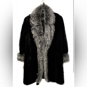 Luxurious Women’s Faux Fur Coat